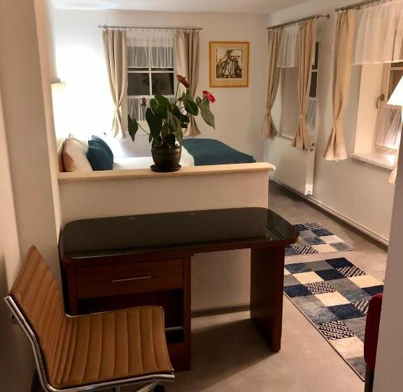 Maxmillian Pension & Restaurant