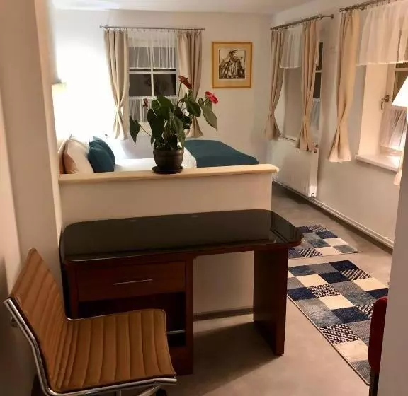 Maxmillian Pension & Restaurant