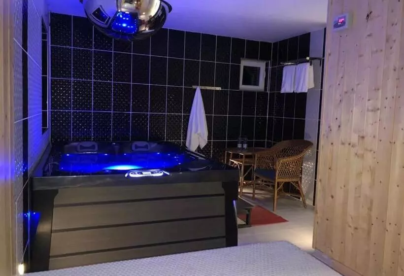 Maxmillian Pension & Restaurant