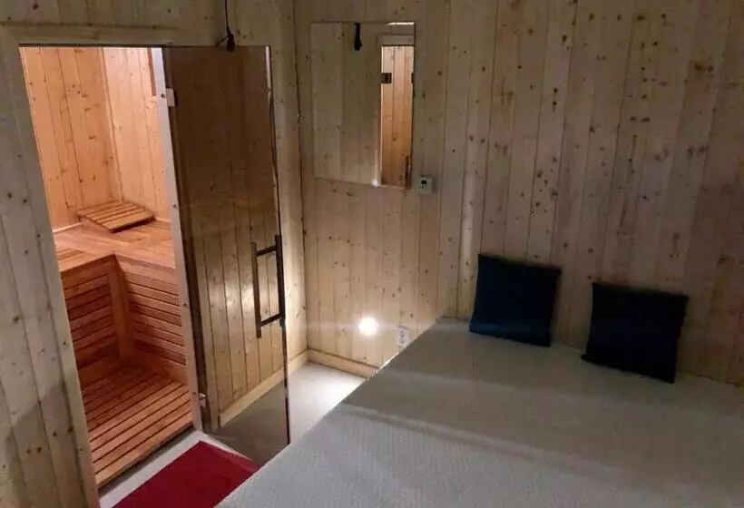 Maxmillian Pension & Restaurant