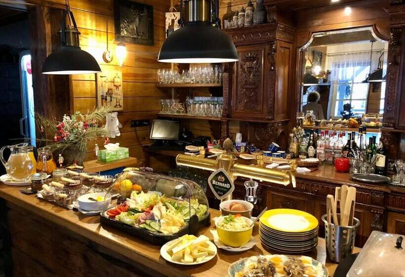 Maxmillian Pension & Restaurant