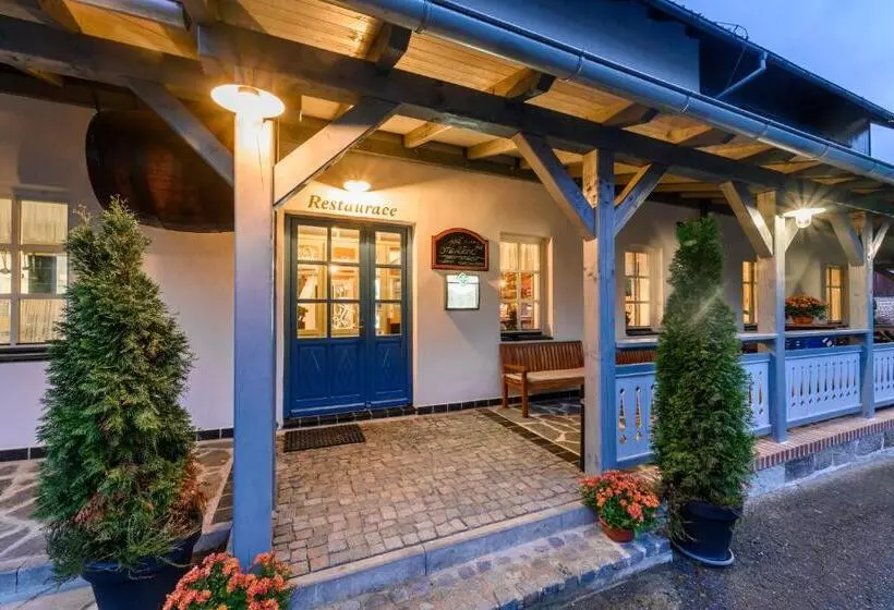 Maxmillian Pension & Restaurant