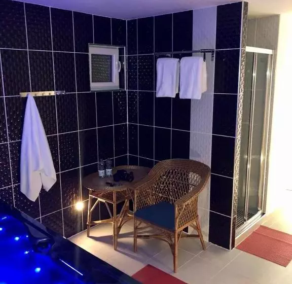 Maxmillian Pension & Restaurant