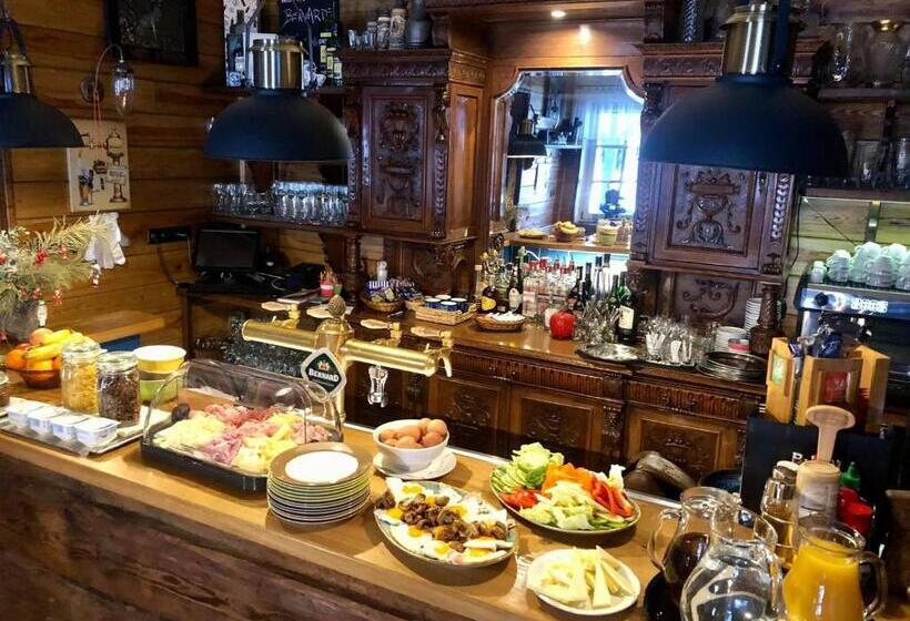 Maxmillian Pension & Restaurant