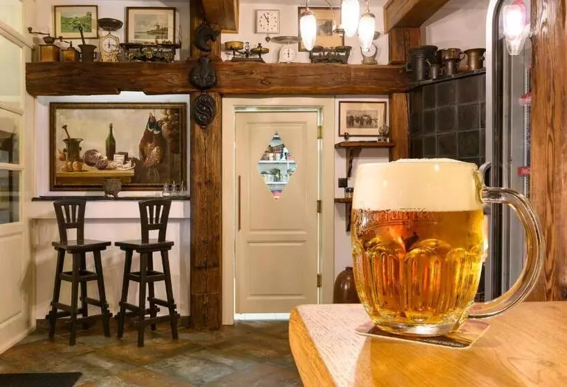 Maxmillian Pension & Restaurant