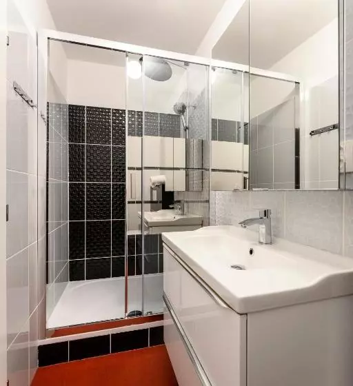 Maxmillian Pension & Restaurant