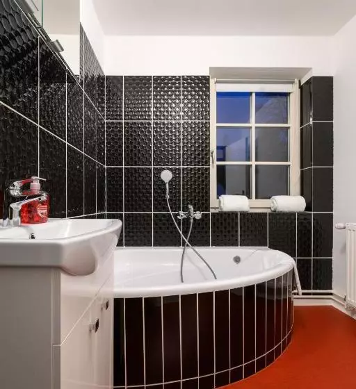 Maxmillian Pension & Restaurant