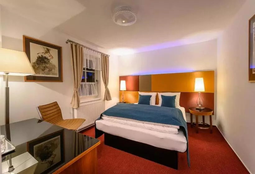 Maxmillian Pension & Restaurant