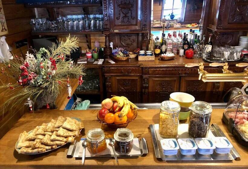 Maxmillian Pension & Restaurant