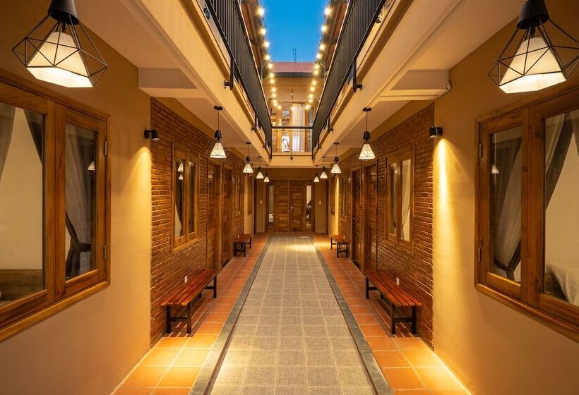 پانسیون The Yard Phu Quoc