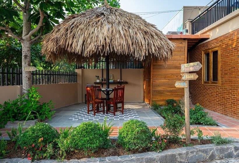 پانسیون The Yard Phu Quoc