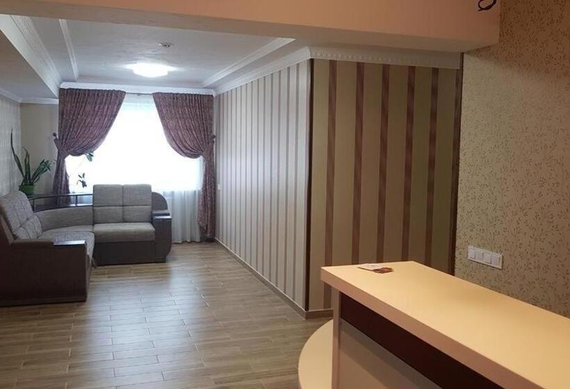 Bed and Breakfast готель біля фонтану