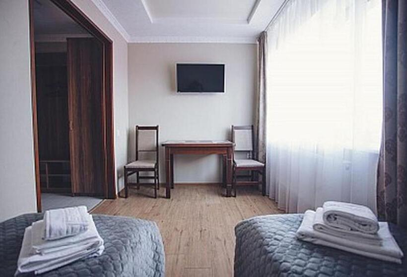 Bed and Breakfast готель біля фонтану