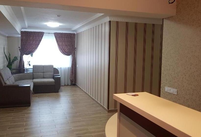 Bed and Breakfast готель біля фонтану