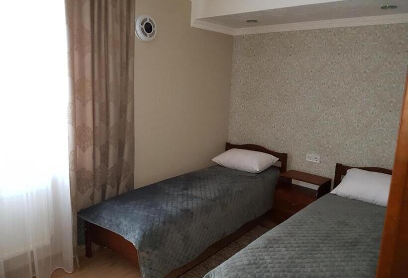 Bed and Breakfast готель біля фонтану