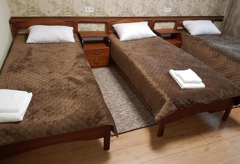 Bed and Breakfast готель біля фонтану