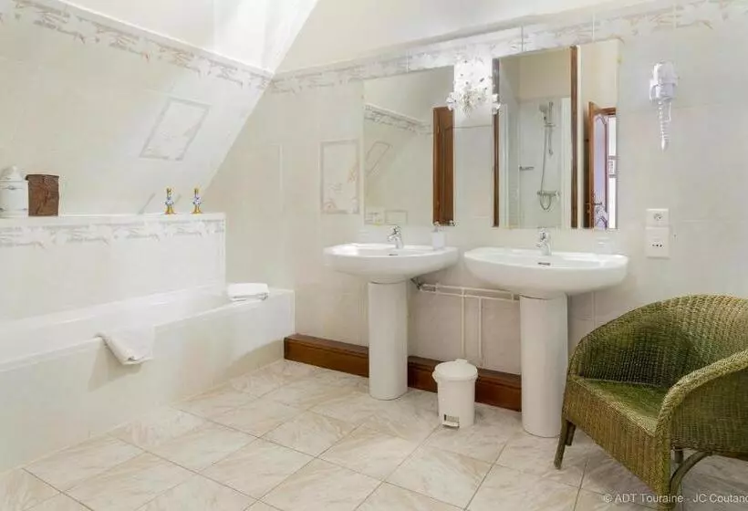 Aamiaismajoitus (B&B) Le Vieux Château De Hommes