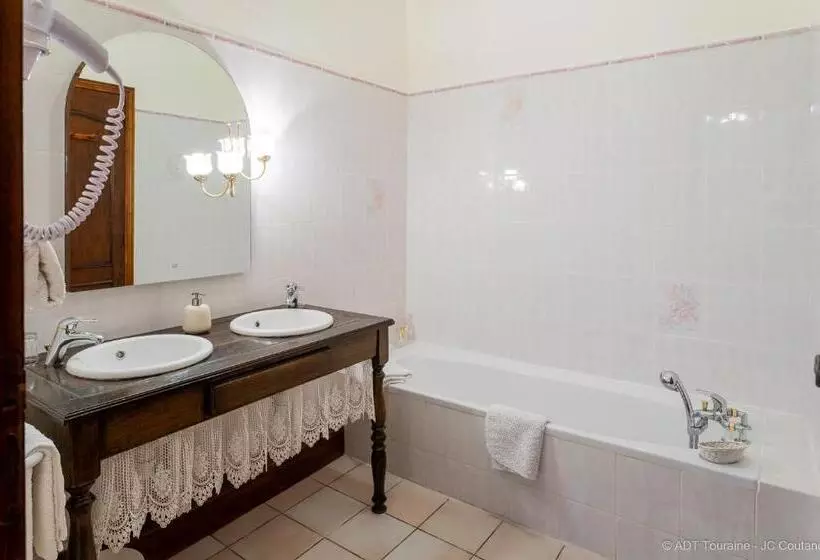 Aamiaismajoitus (B&B) Le Vieux Château De Hommes