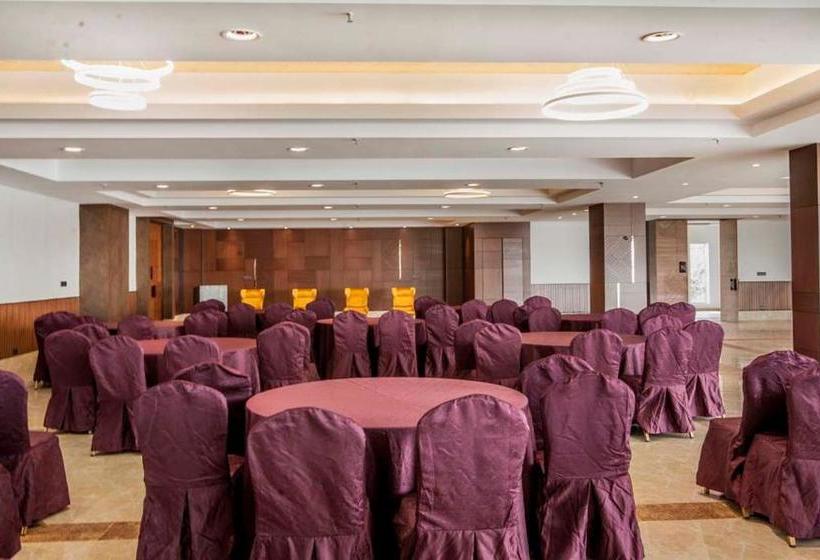 בית מלון כפרי Sonar Bangla Taki