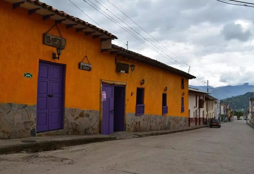 ユースホステル Posada 4 Esquinas