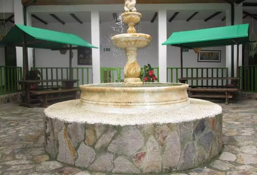 ユースホステル Posada 4 Esquinas