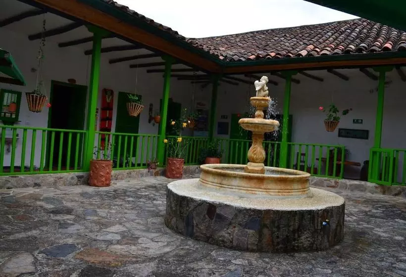 ユースホステル Posada 4 Esquinas