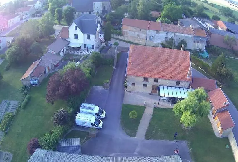 Aamiaismajoitus (B&B) Auberge Du Pied Des Monts