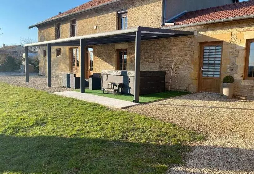 Aamiaismajoitus (B&B) Auberge Du Pied Des Monts