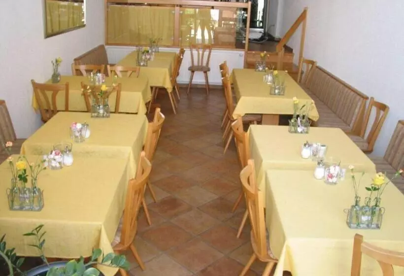 Aamiaismajoitus (B&B) Gästehaus Theresia Garni