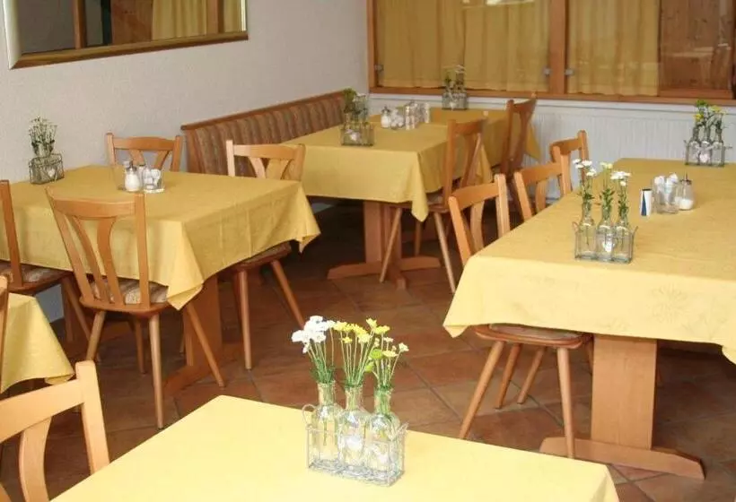 Aamiaismajoitus (B&B) Gästehaus Theresia Garni