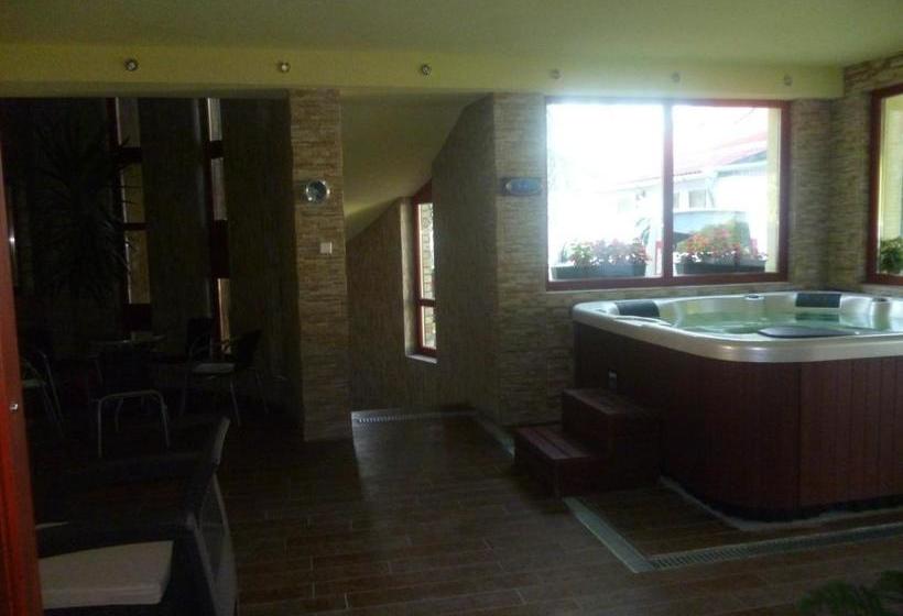 住宿加早餐  Király Lovastanya Panzió