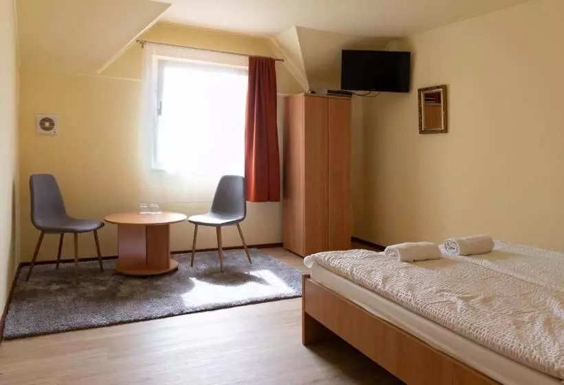 Bed and Breakfast Király Lovastanya Panzió