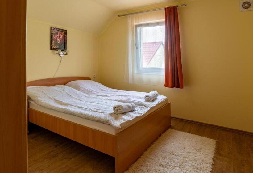 住宿加早餐  Király Lovastanya Panzió