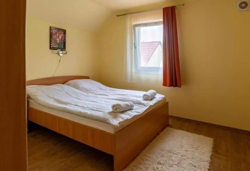 Bed and Breakfast Király Lovastanya Panzió