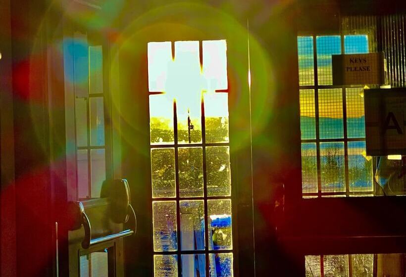 فندق Red Rock Inn