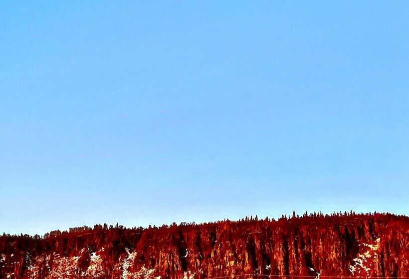 فندق Red Rock Inn