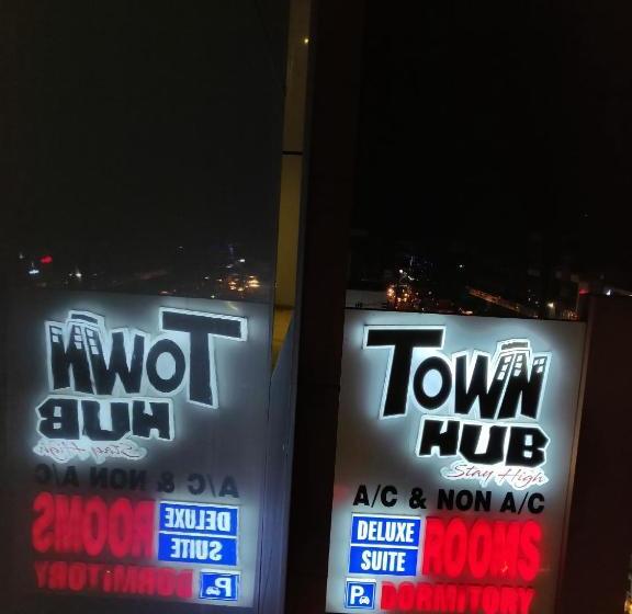 בית מלון כפרי Town Hub