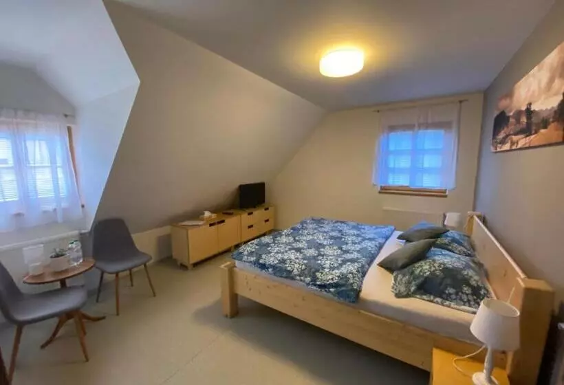 Majatalo Penzion A Restaurace Grunt