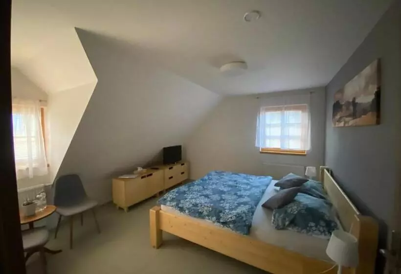 Majatalo Penzion A Restaurace Grunt