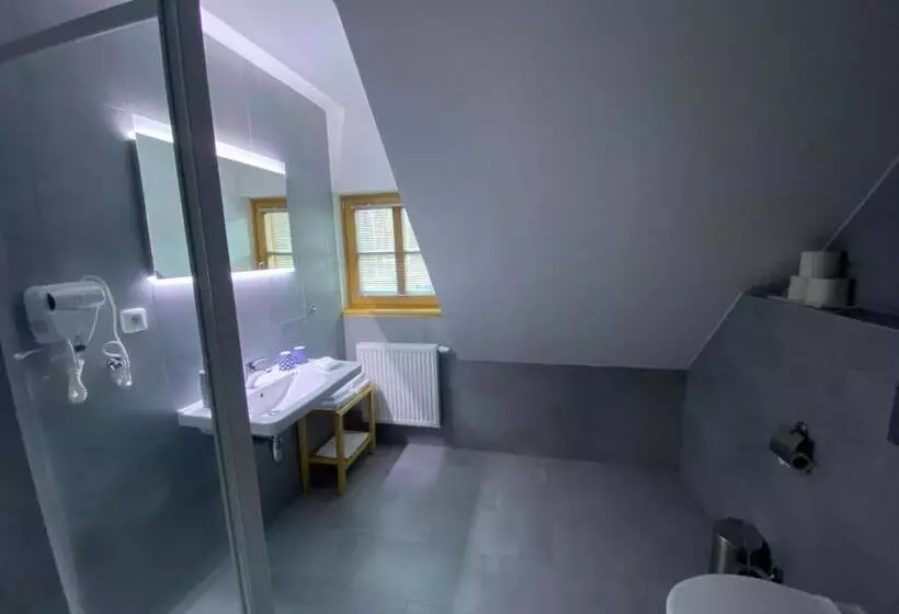 Majatalo Penzion A Restaurace Grunt