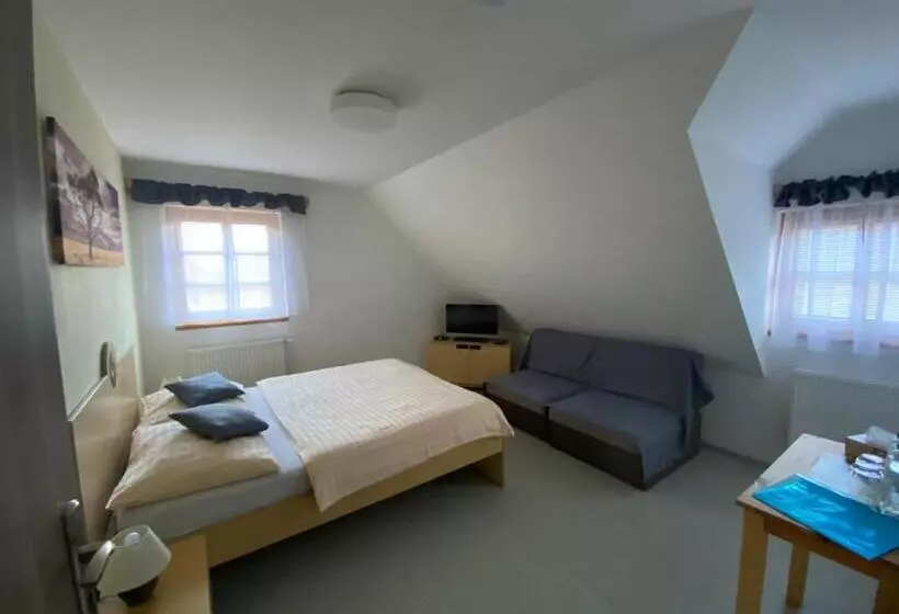 Majatalo Penzion A Restaurace Grunt