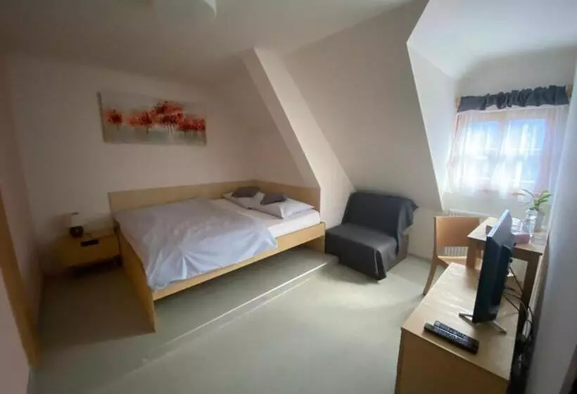 Majatalo Penzion A Restaurace Grunt