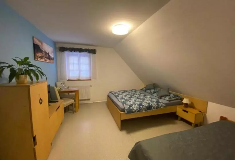 Majatalo Penzion A Restaurace Grunt