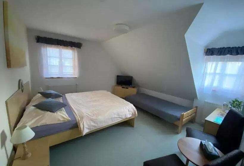 Majatalo Penzion A Restaurace Grunt