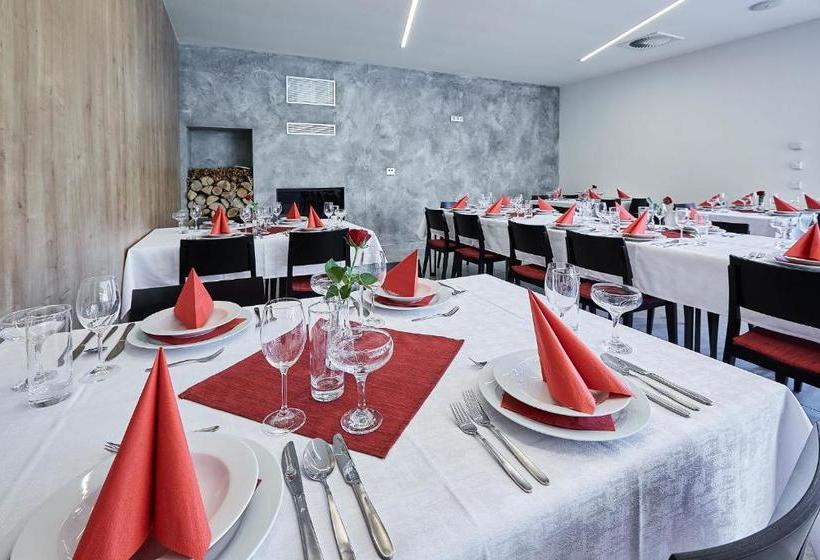 بنسيون Penzion U Zámku