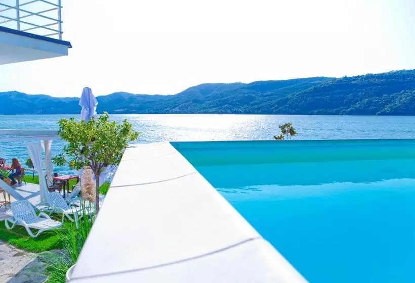 ペンション Riviera 990   Resort & Restaurant