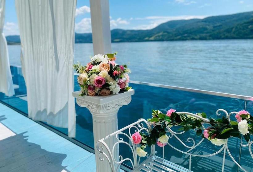 펜션 Riviera 990   Resort & Restaurant