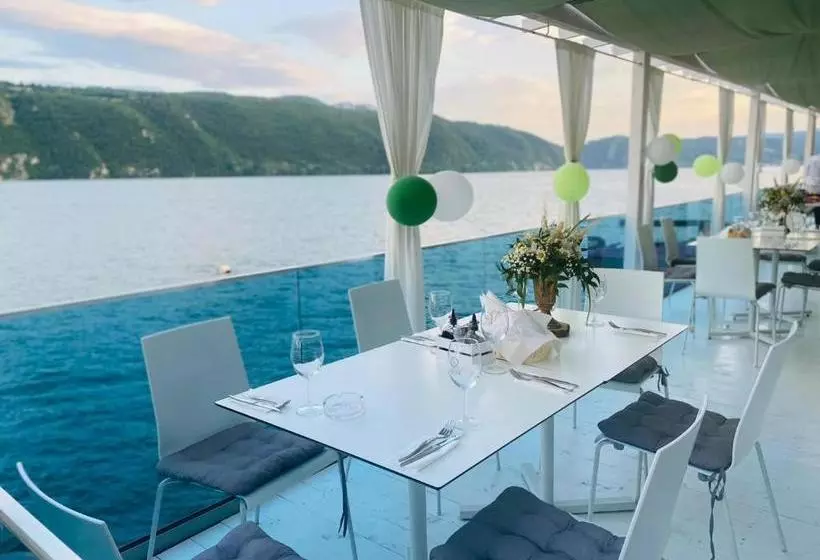 ペンション Riviera 990   Resort & Restaurant