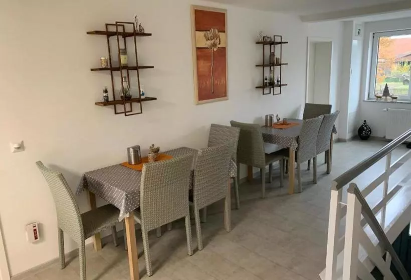 Majatalo Das Kleine Schwarze