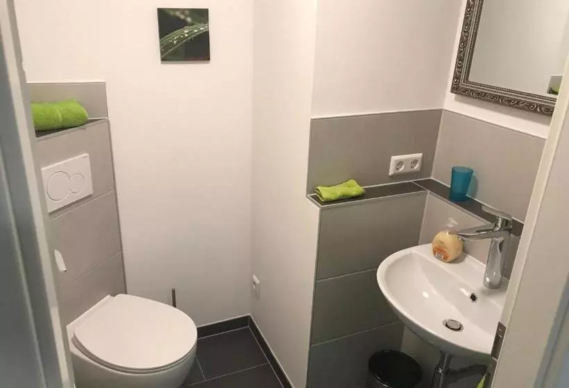 Majatalo Das Kleine Schwarze